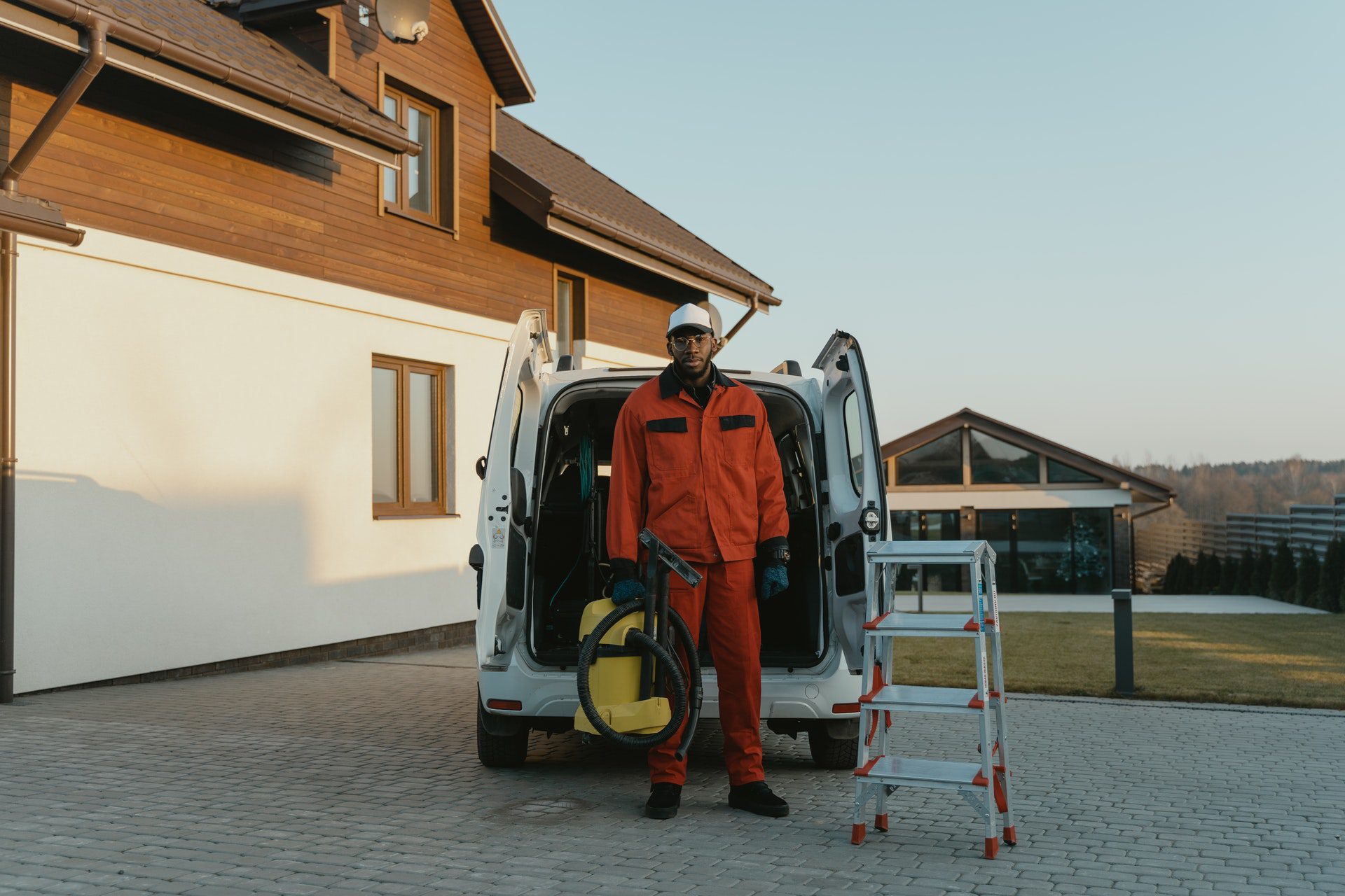 pexels-tima-miroshnichenko-6195875 (1) Vacuuming